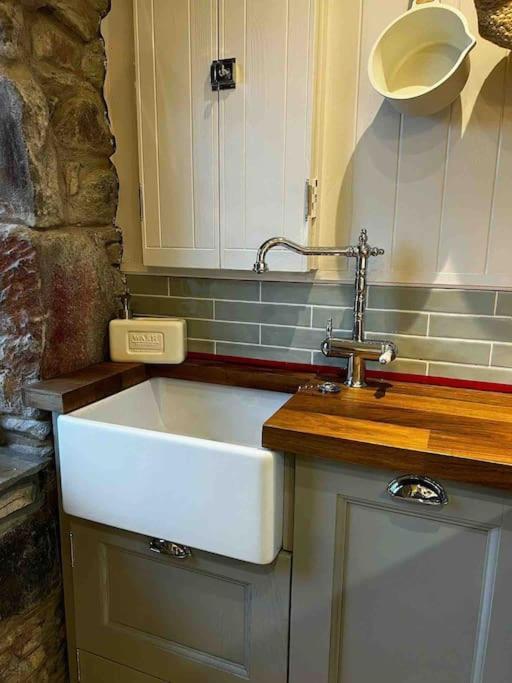 Vila Charming Stone Bothy At Loch Lomond Luss Exteriér fotografie
